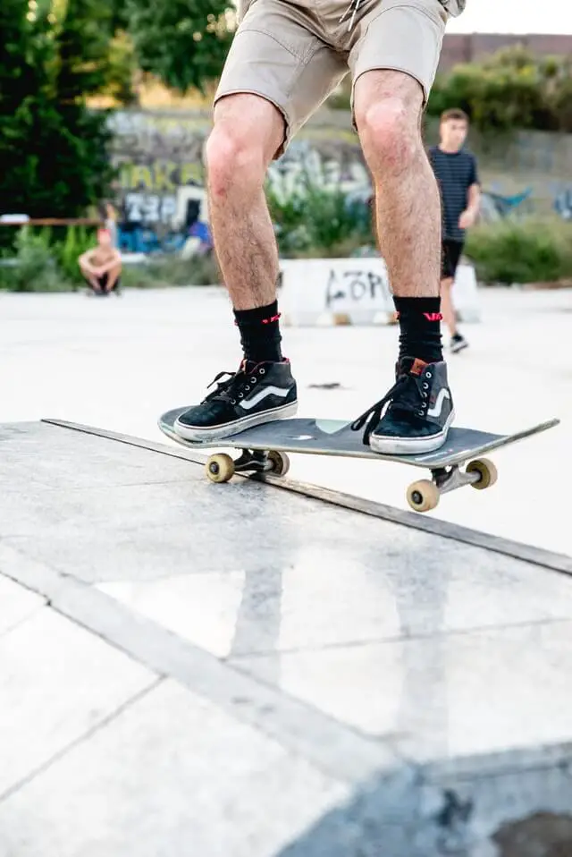 how to stand on a skateboard